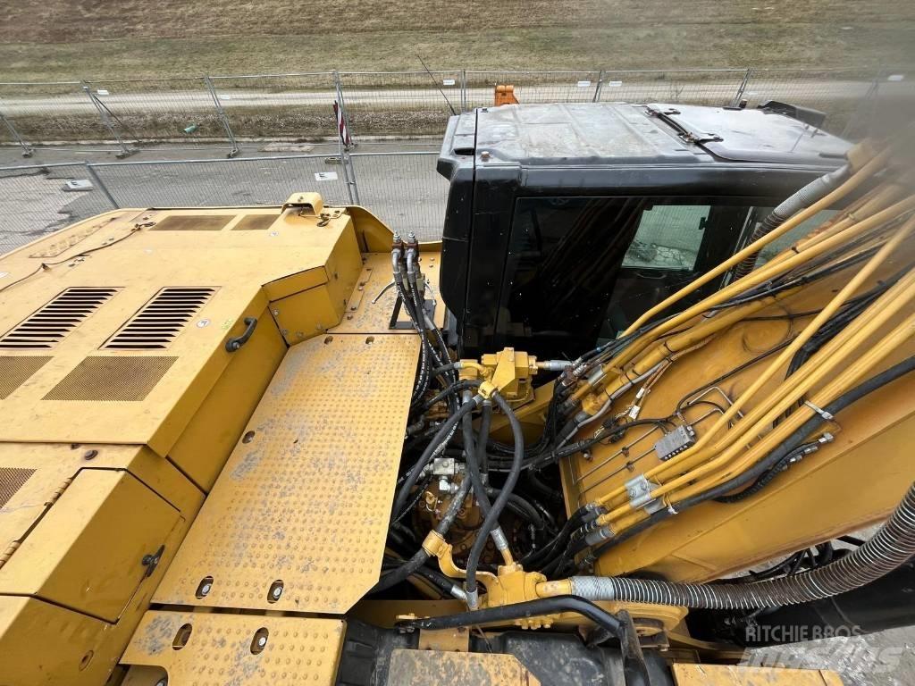 CAT 330 Pásové rýpadlá