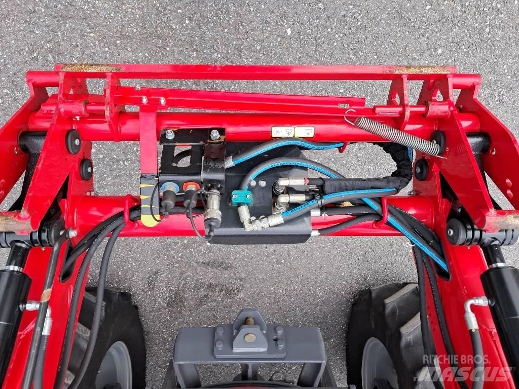 Massey Ferguson 4707 Traktory