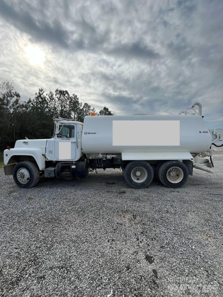Mack RD 688 Cisterny na vodu