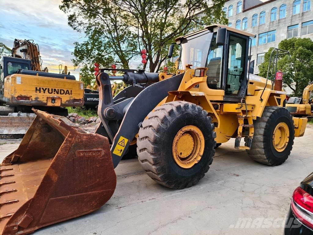 Volvo L 120 Kolesové nakladače