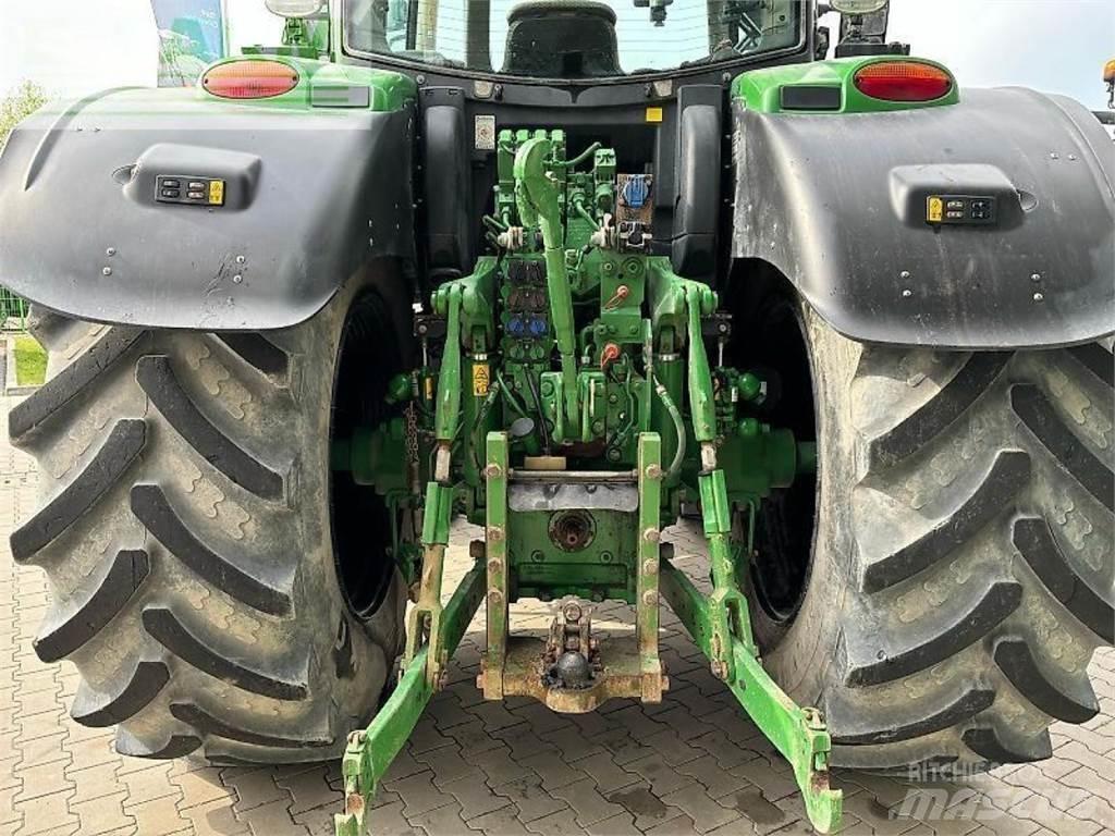 John Deere 6215 r Traktory