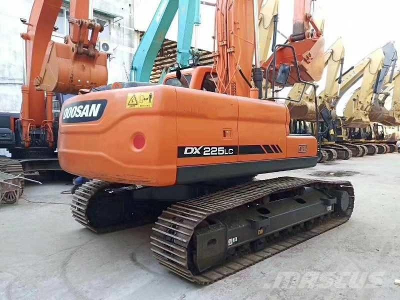 Doosan dx225 Pásové rýpadlá