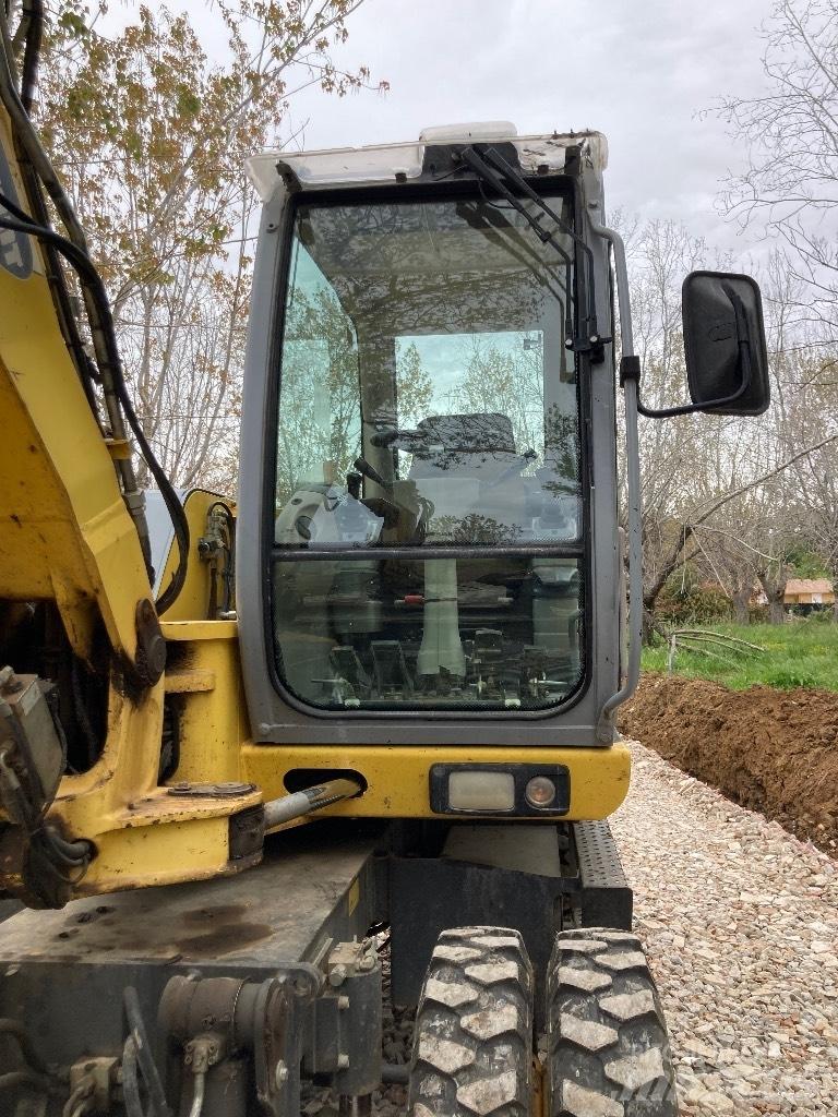 New Holland MH 2.6 Kolesové rýpadlá