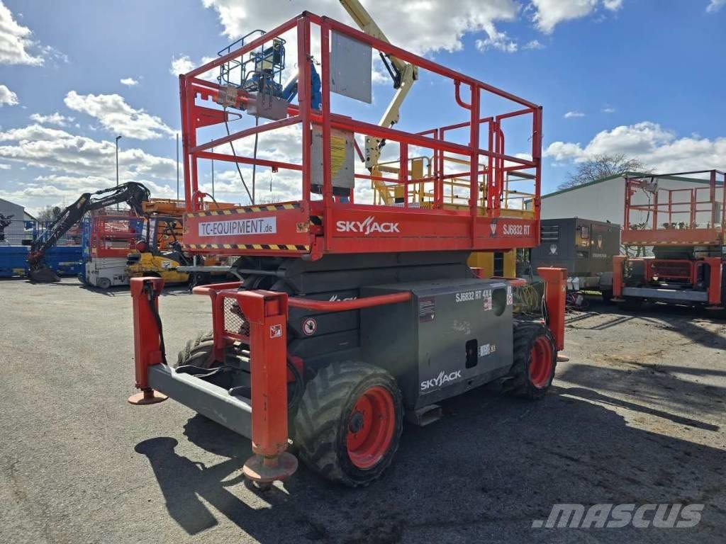 SkyJack SJ 6832 RT Nožnicové zdvíhacie plošiny