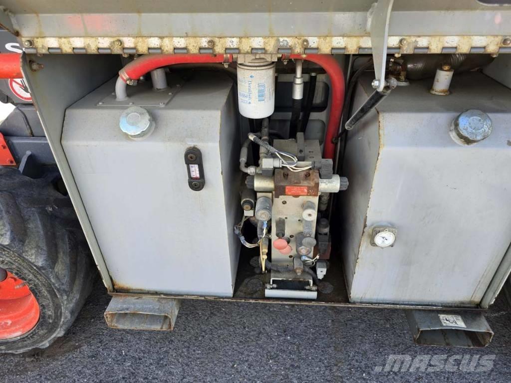 SkyJack SJ 6832 RT Nožnicové zdvíhacie plošiny
