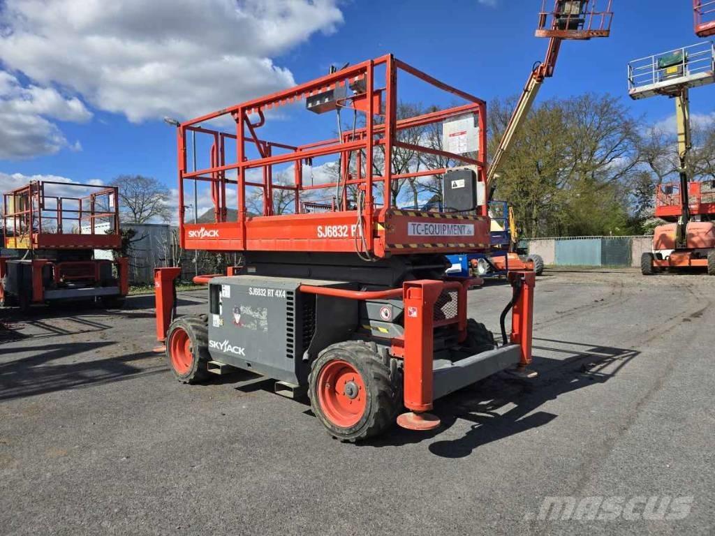 SkyJack SJ 6832 RT Nožnicové zdvíhacie plošiny