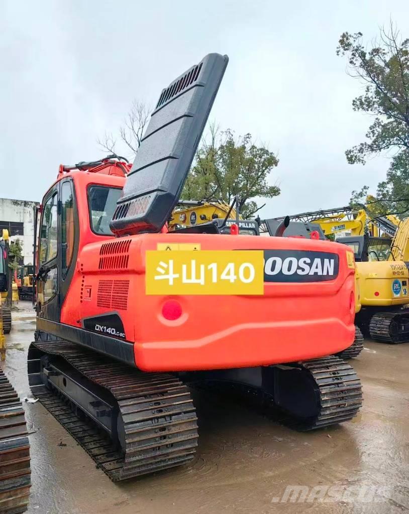 Doosan DX 140 Pásové rýpadlá