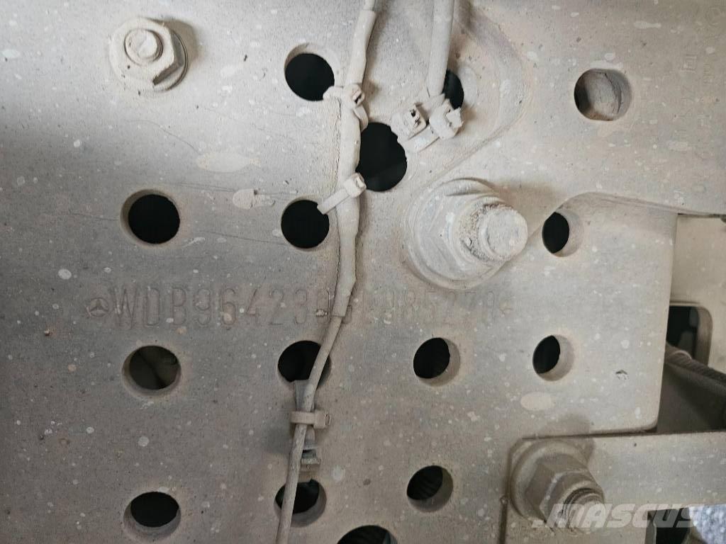 Mercedes-Benz 3951K Stavebné sklápače