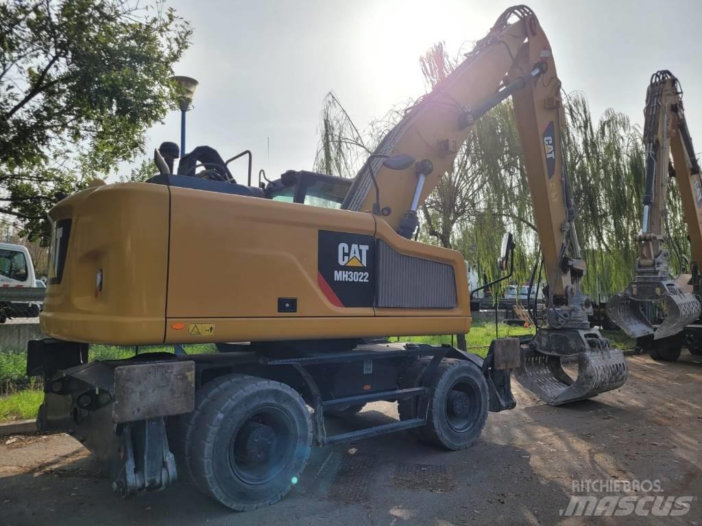 CAT mh3022 Kolesové rýpadlá