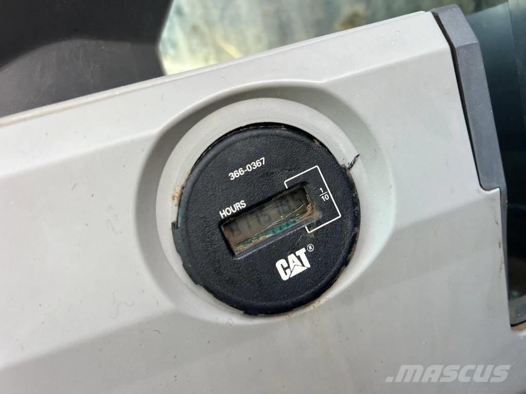 CAT 390 F L Pásové rýpadlá