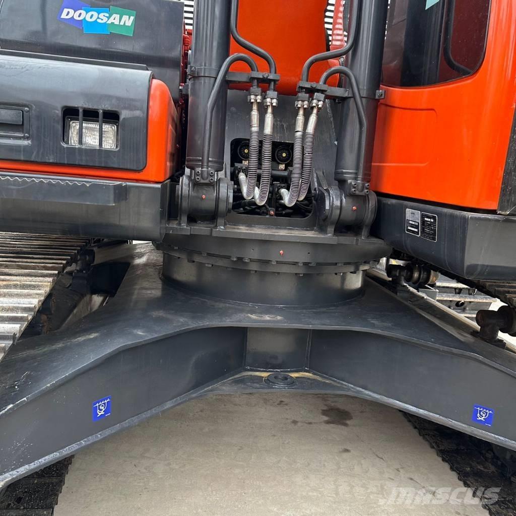 Doosan DX225LC-9 Pásové rýpadlá