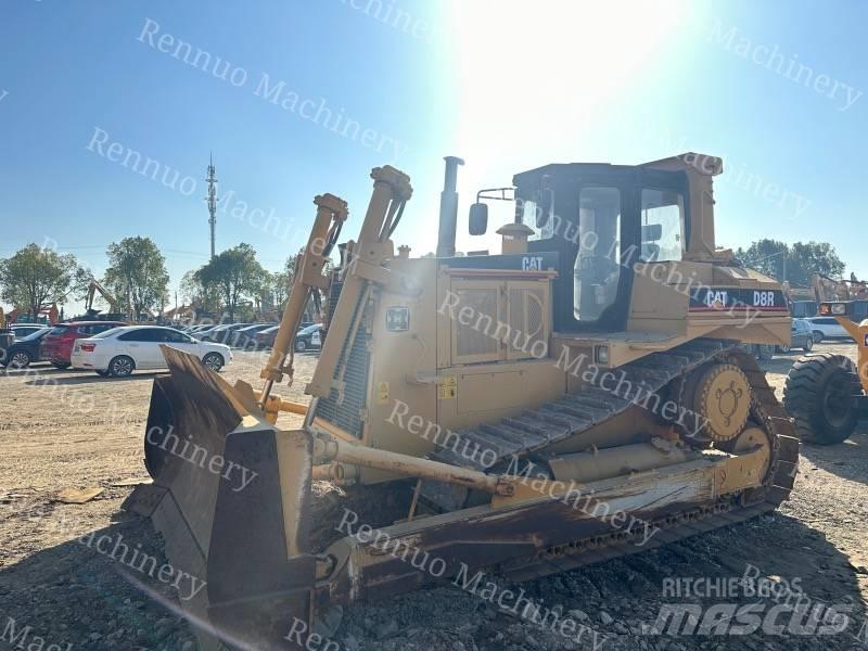 CAT D 8 R Pásové dozéry