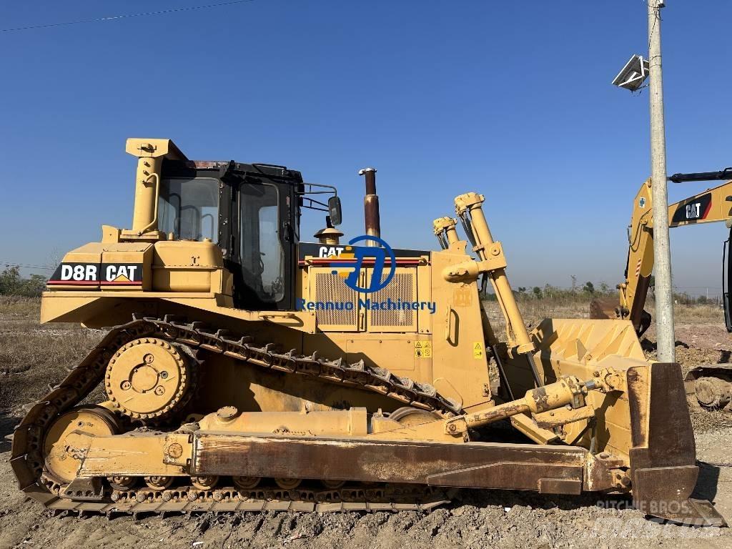 CAT D 8 R Pásové dozéry