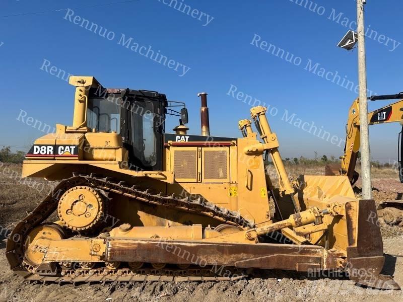 CAT D 8 R Pásové dozéry