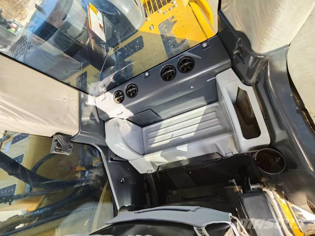 Komatsu PC 240-8 Pásové rýpadlá