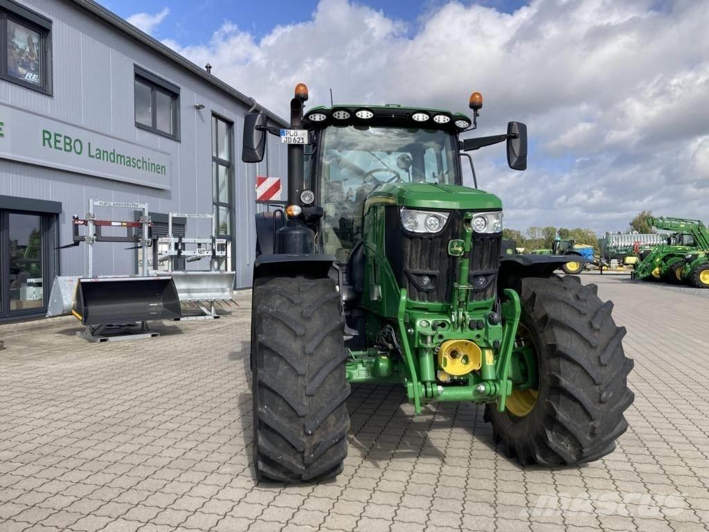 John Deere 6R215 Traktory