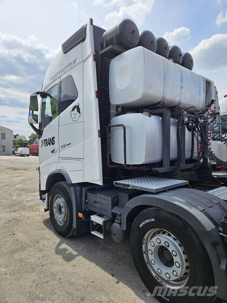 Volvo FH16 750KM 8x4 Ťahače