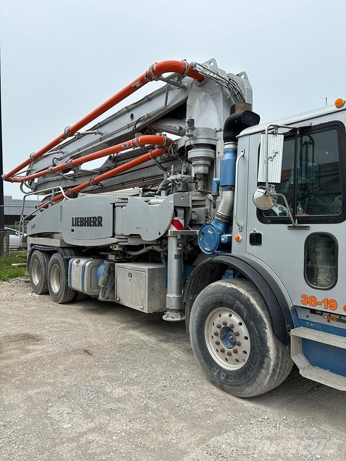 Liebherr 37Z4XXT Nákladné autá s čerpadlami betónu