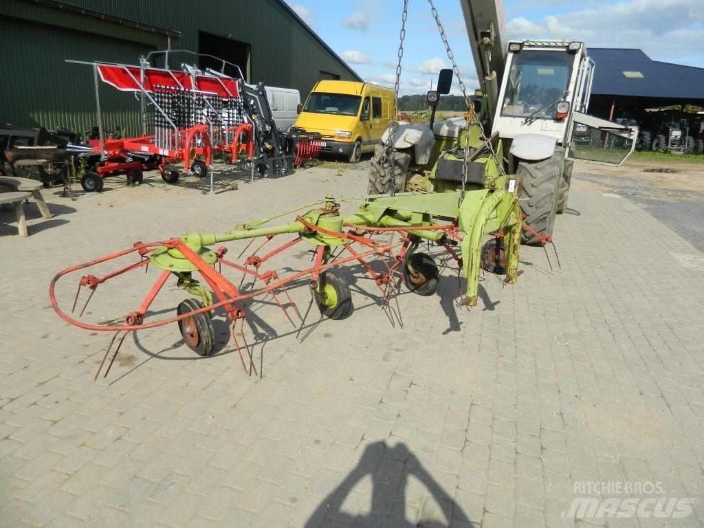 CLAAS 4 Obracače a zhrabovače sena