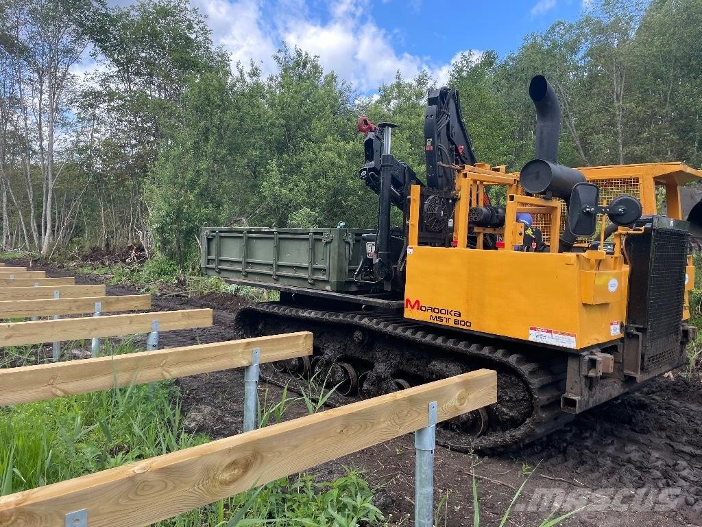 Morooka MST 800 Pásové sklápače