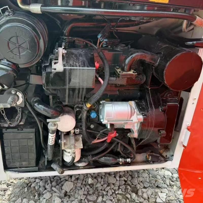 Bobcat s70 Šmykom riadené nakladače