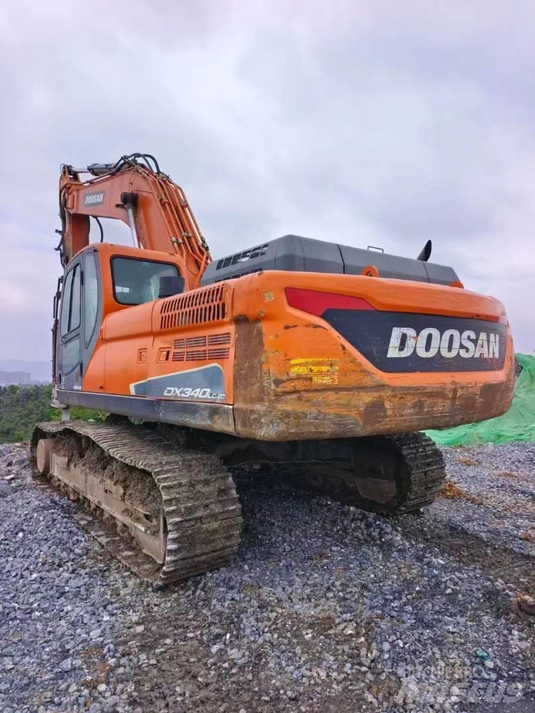 Doosan DX 340 Pásové rýpadlá