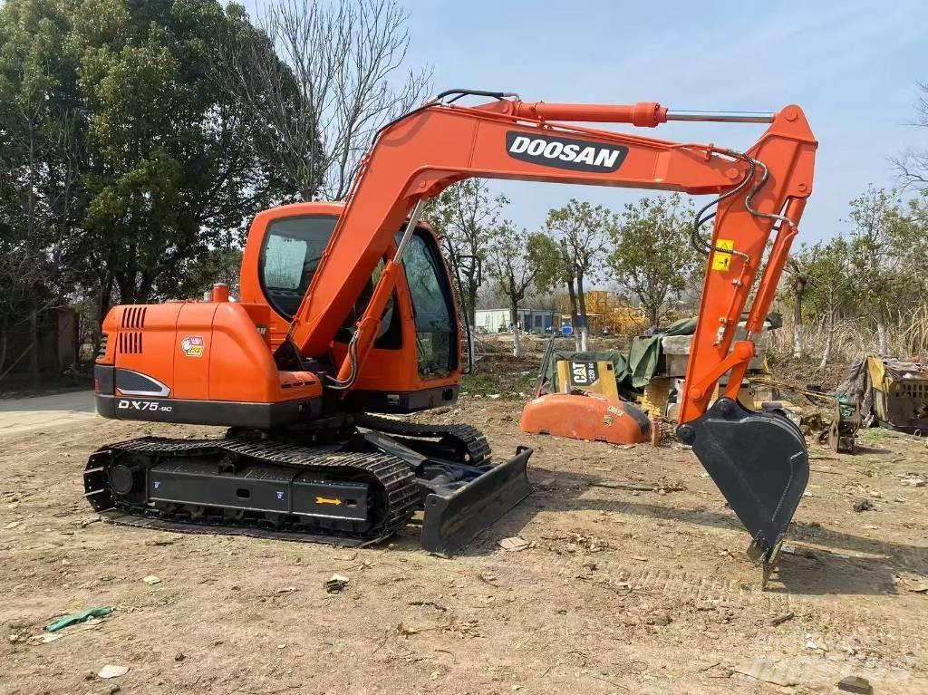 Doosan DX 75-9 C Midi rýpadlá 7 t - 12 t