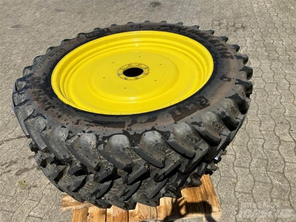 BKT 320/90R42 Pneumatiky, kolesá a ráfiky