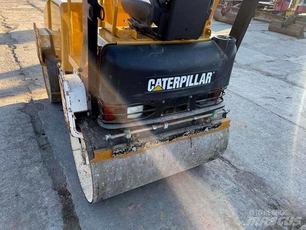 CAT CB 224 E Tandemové valce