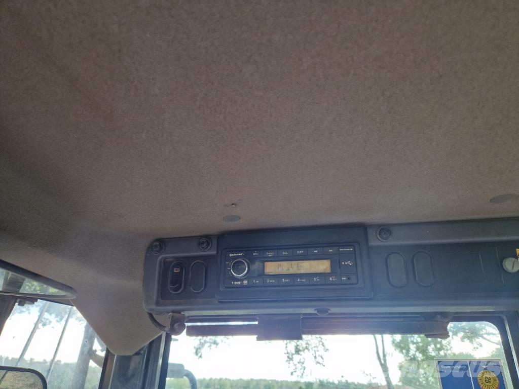 Komatsu WA 320-8 Kolesové nakladače