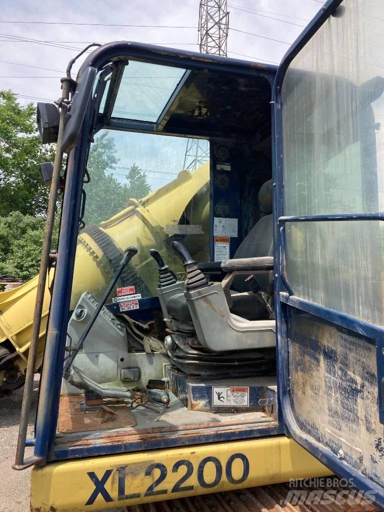 Gradall XL 2200 Pásové rýpadlá