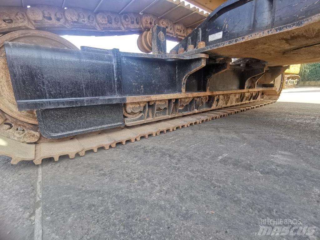 CAT 352 Pásové rýpadlá