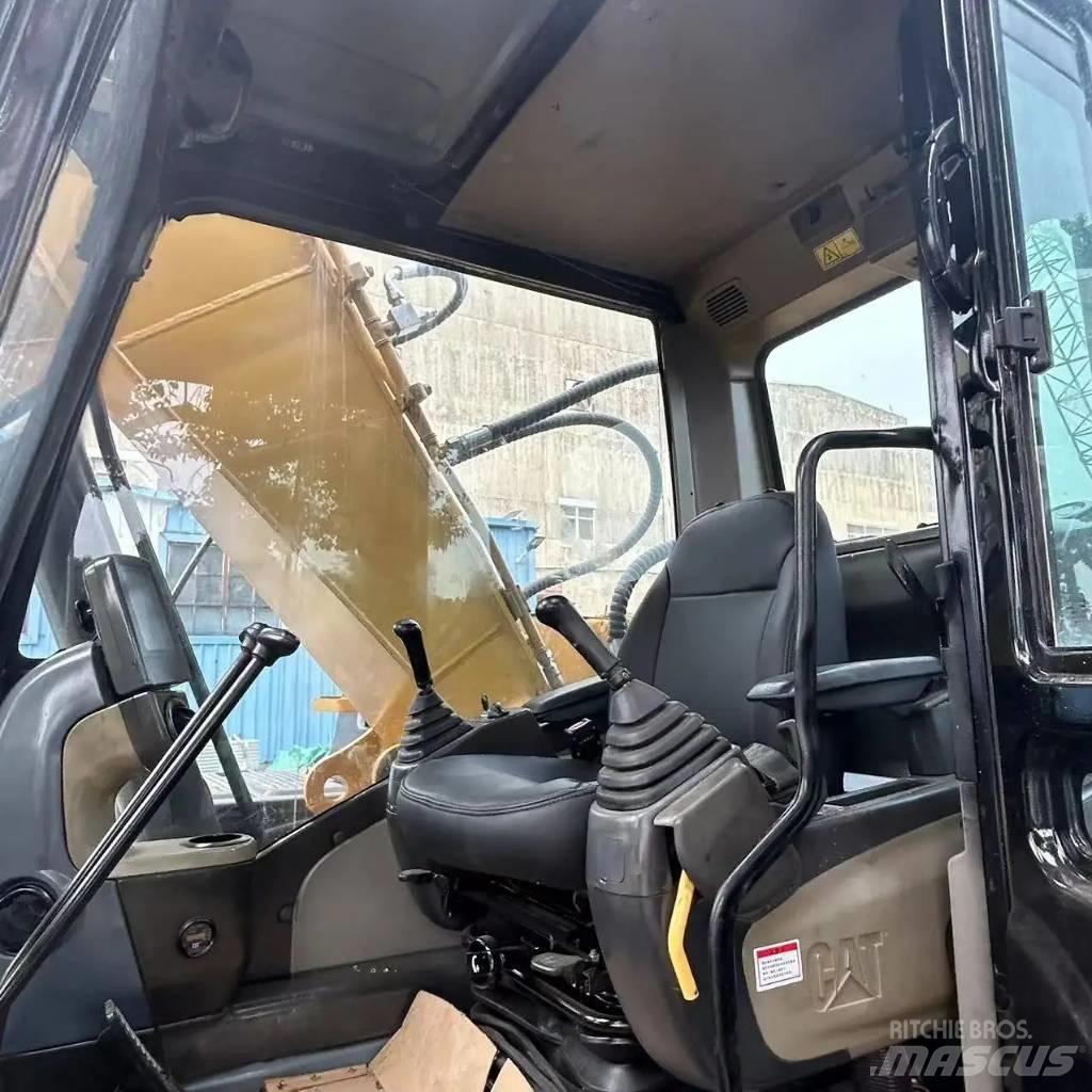 CAT 320 D2 Pásové rýpadlá