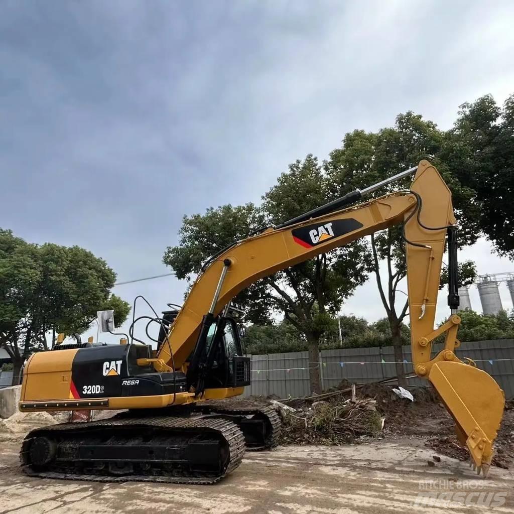 CAT 320 D2 Pásové rýpadlá