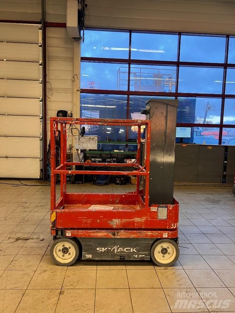 SkyJack SJ 16 Vertikálne stĺpové výťahy
