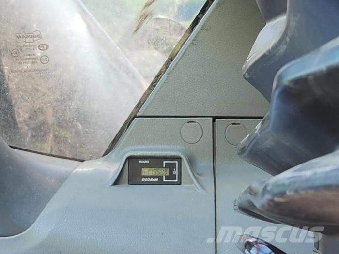 Doosan DX 380 LC-5 Pásové rýpadlá