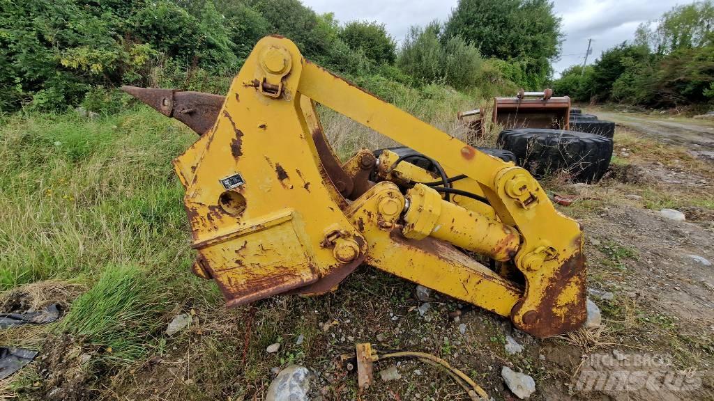 Komatsu D85 Podvozky a zavesenie kolies