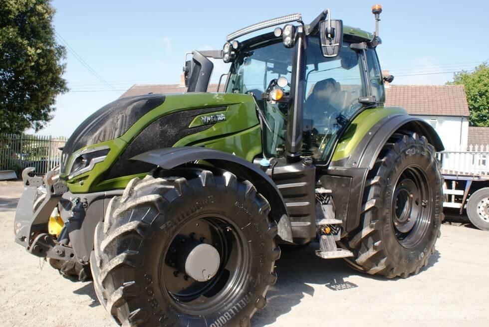 Valtra T 235 D Traktory