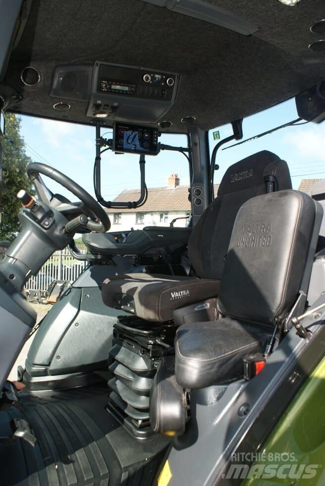 Valtra T 235 D Traktory