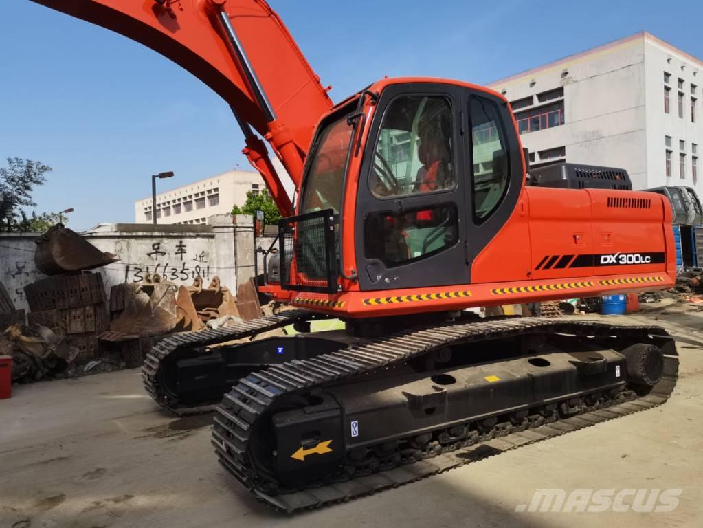 Doosan DX 300 Pásové rýpadlá