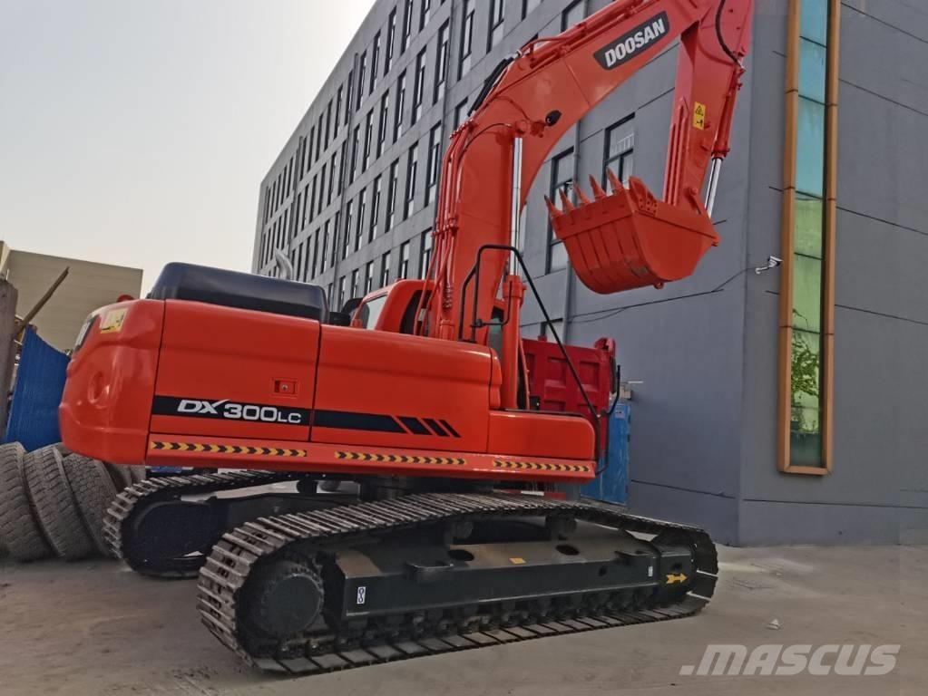 Doosan DX 300 Pásové rýpadlá