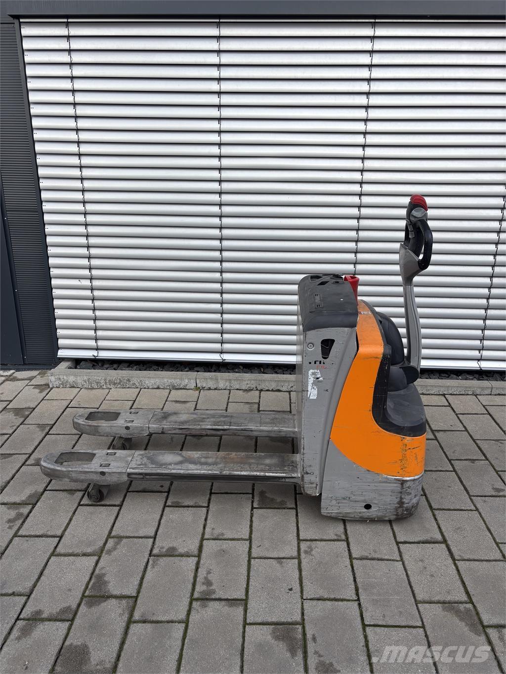 Still EXU16 Ručne vedené vysokozdvižné vozíky