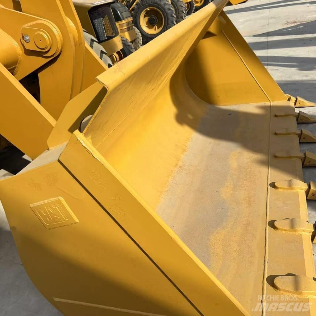 CAT 966 H Kolesové nakladače