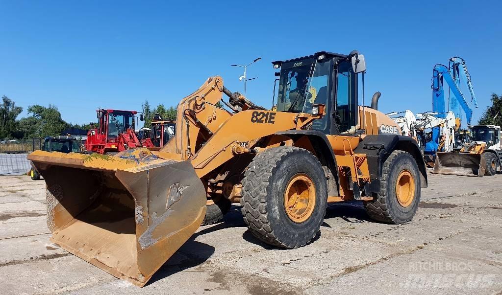CASE 821 E Kolesové nakladače