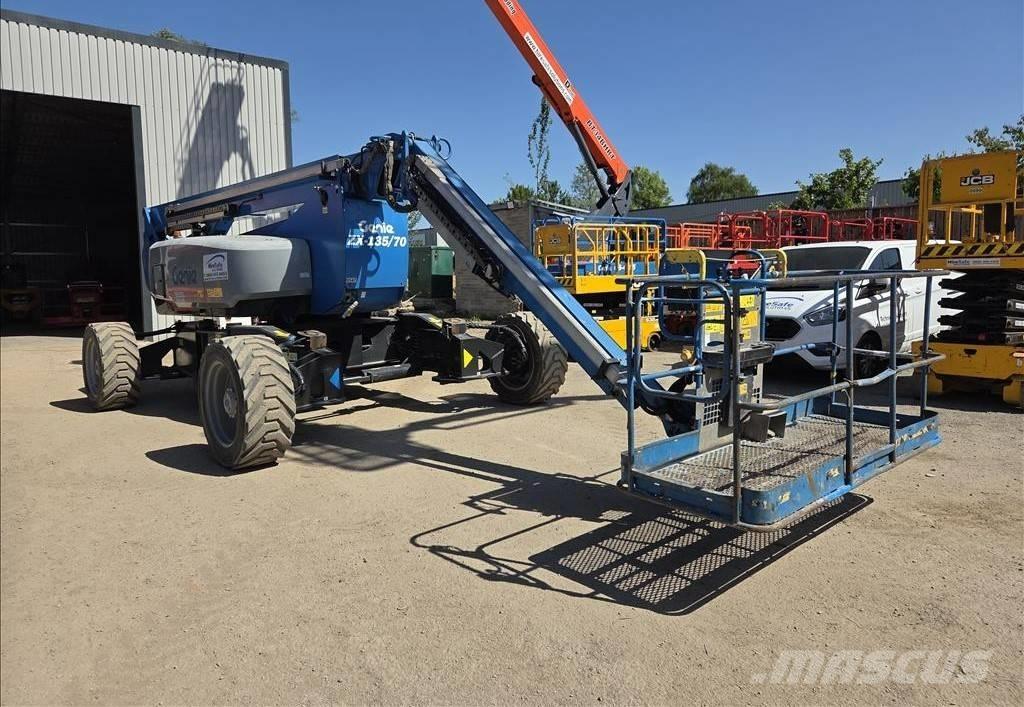Genie ZX 135/70 Kĺbové plošiny