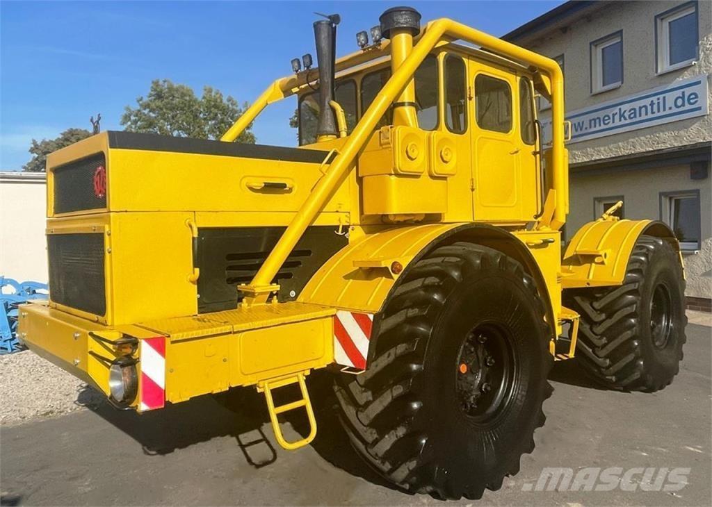 Kirovets K700A V8 Traktory