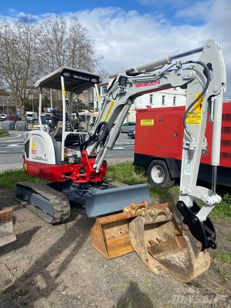 Takeuchi TB225 Mini rýpadlá < 7t