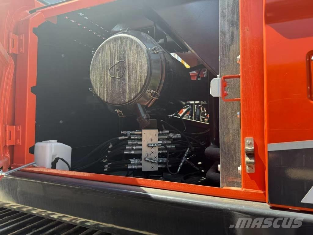 Doosan DX 340 Pásové rýpadlá