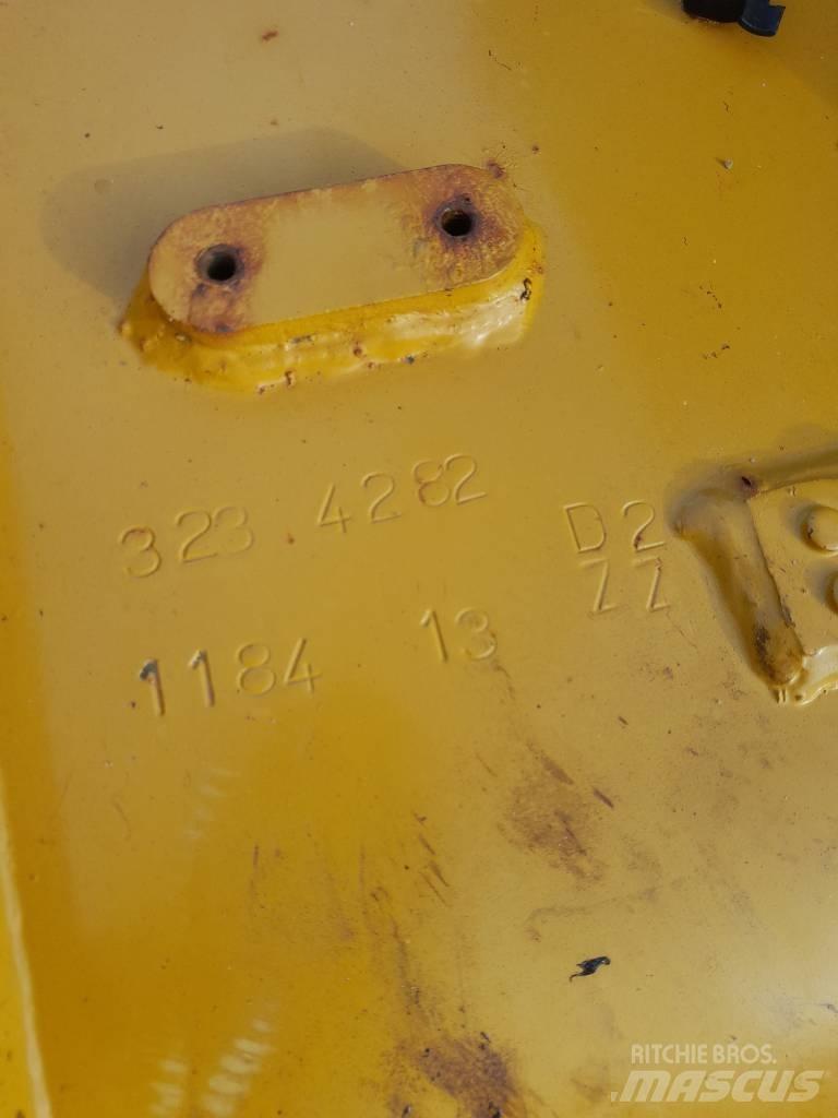 CAT 906 Lyftramverk Kolesové nakladače