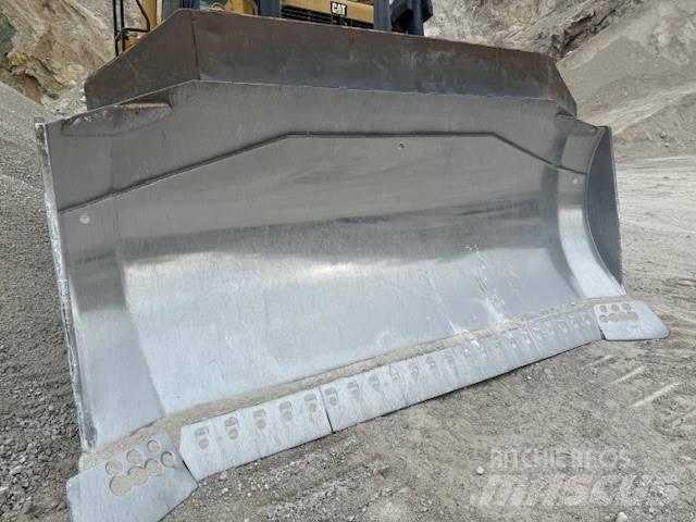 CAT D 9 T Pásové dozéry
